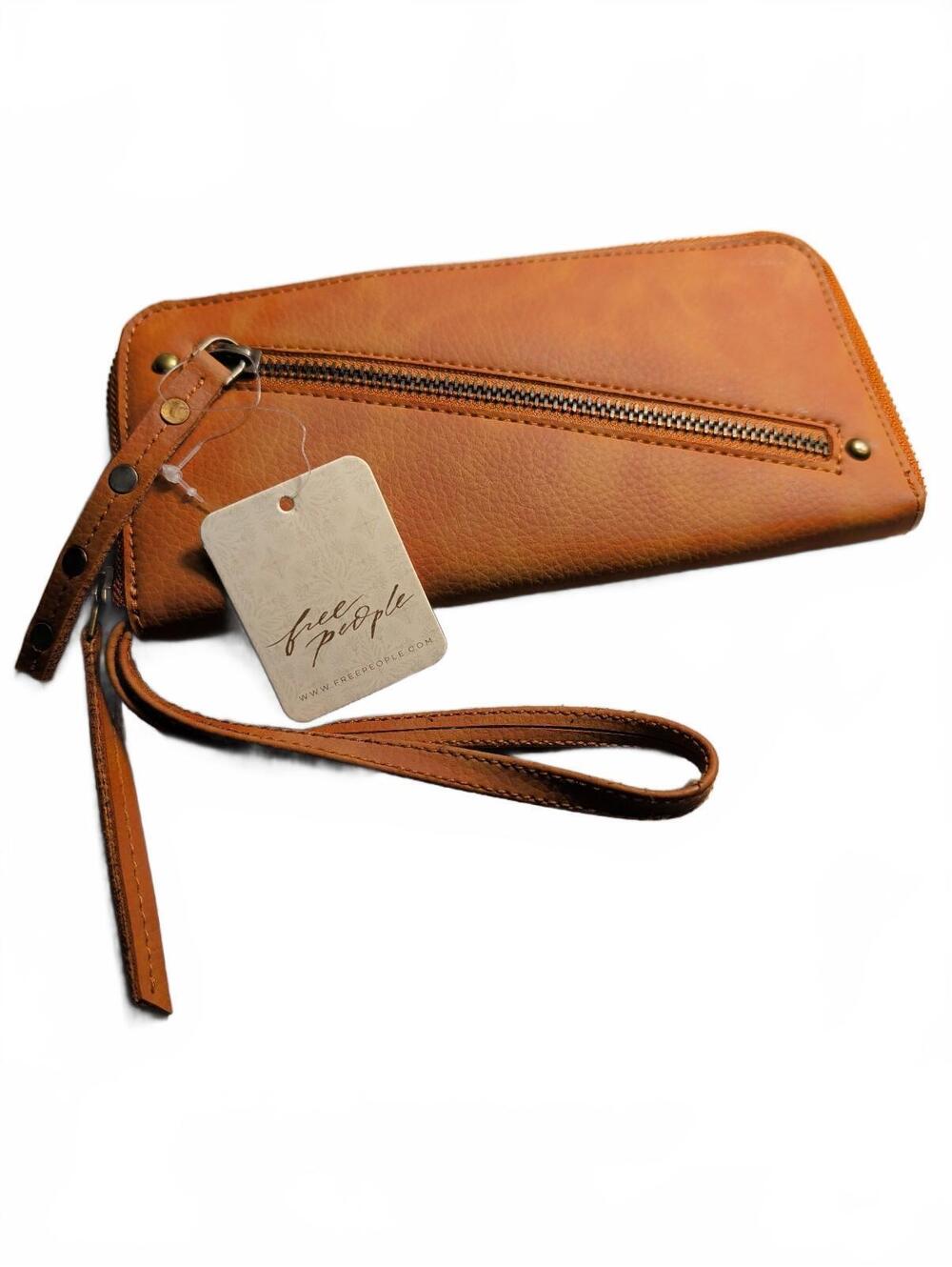 Free People Vegan Leather Zip Wallet Wristlet Womens Boho Fall Casual New - Picture 9 of 9